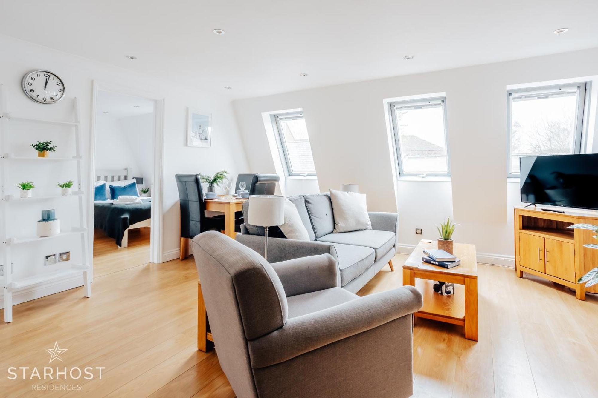 Central 3 Bed Apartment At Regents Court, Newbury Newbury  Bagian luar foto