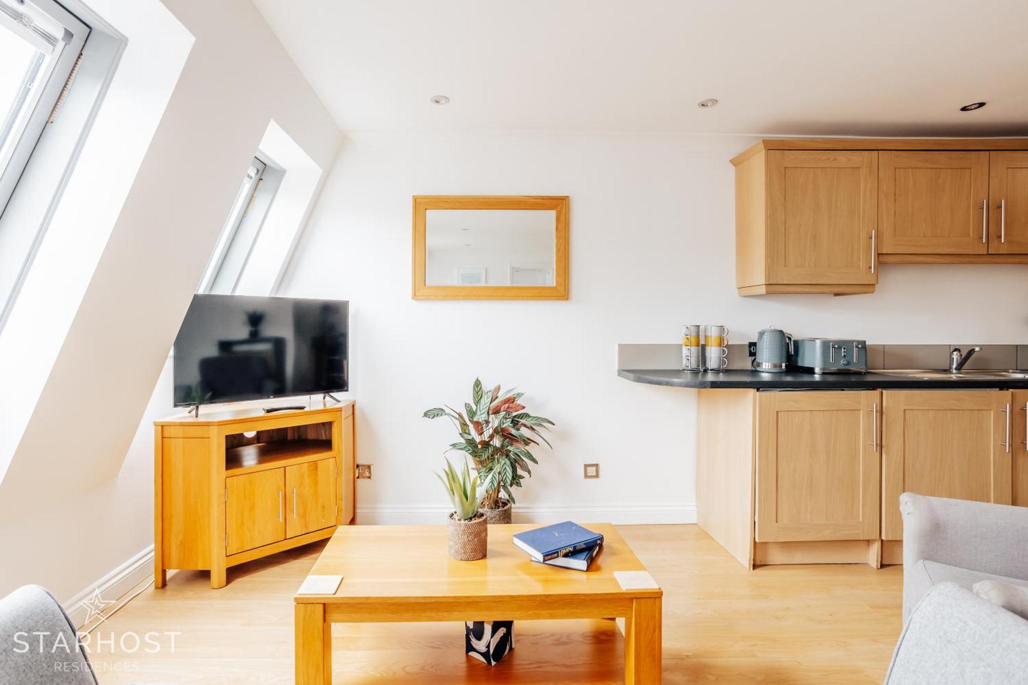 Central 3 Bed Apartment At Regents Court, Newbury Newbury  Bagian luar foto