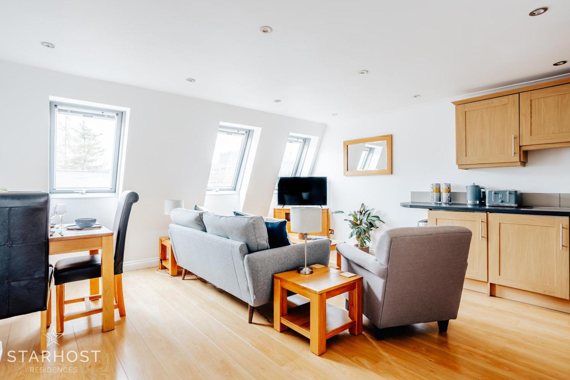 Central 3 Bed Apartment At Regents Court, Newbury Newbury  Bagian luar foto