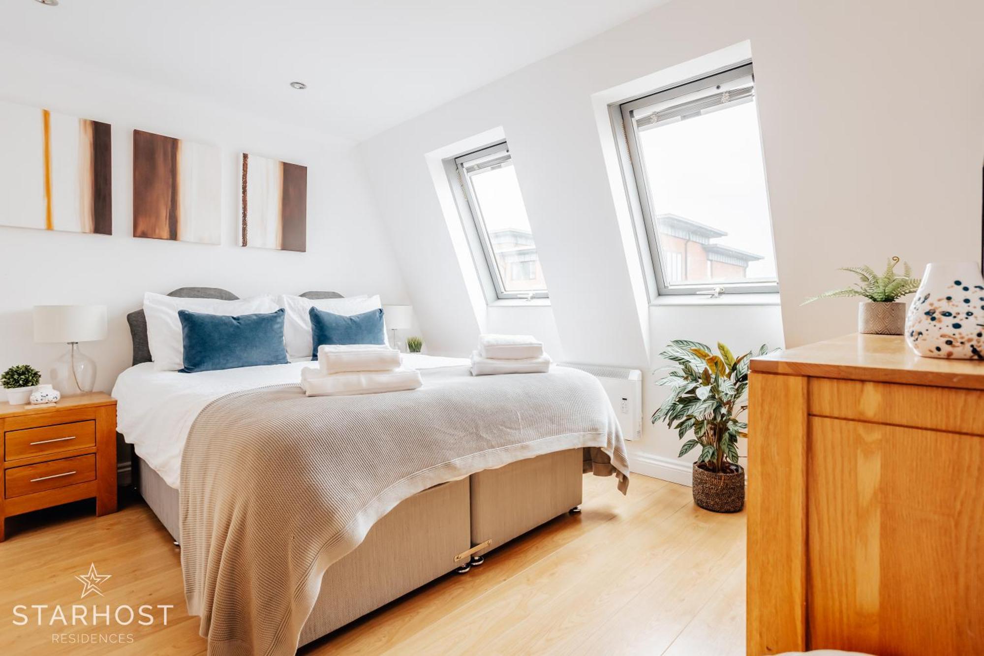Central 3 Bed Apartment At Regents Court, Newbury Newbury  Bagian luar foto