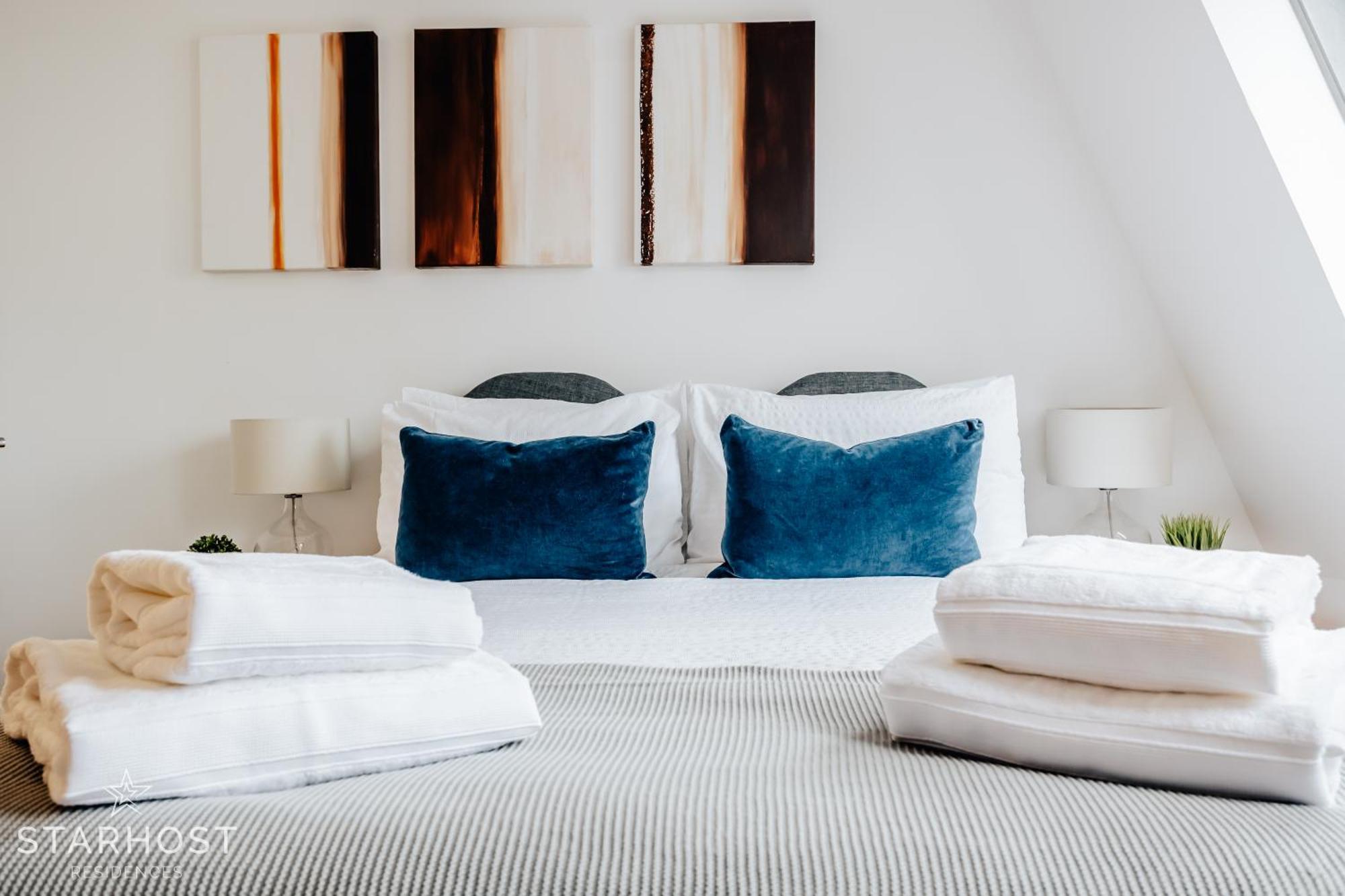 Central 3 Bed Apartment At Regents Court, Newbury Newbury  Bagian luar foto