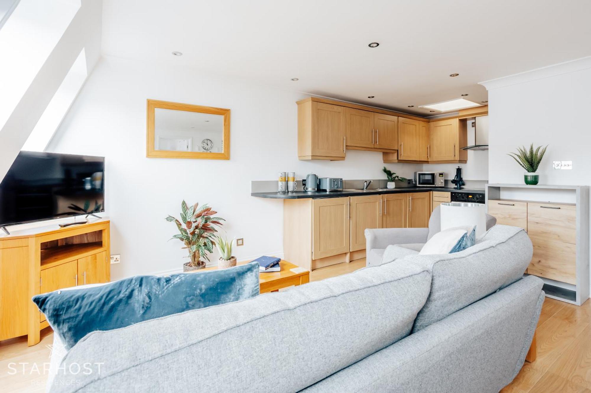 Central 3 Bed Apartment At Regents Court, Newbury Newbury  Bagian luar foto