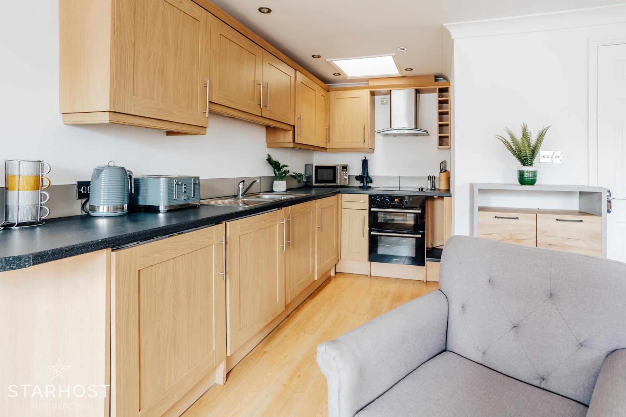 Central 3 Bed Apartment At Regents Court, Newbury Newbury  Bagian luar foto