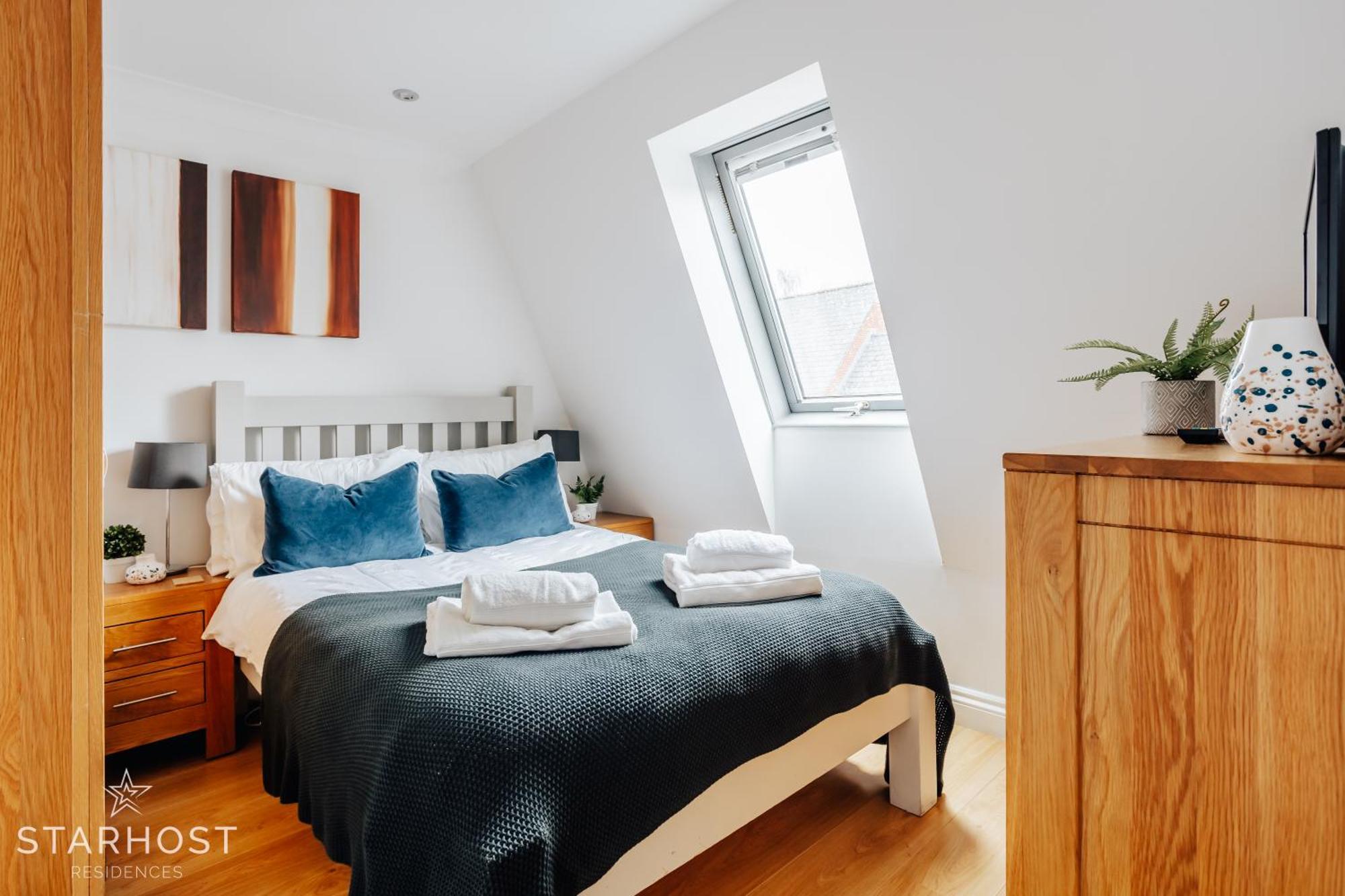 Central 3 Bed Apartment At Regents Court, Newbury Newbury  Bagian luar foto