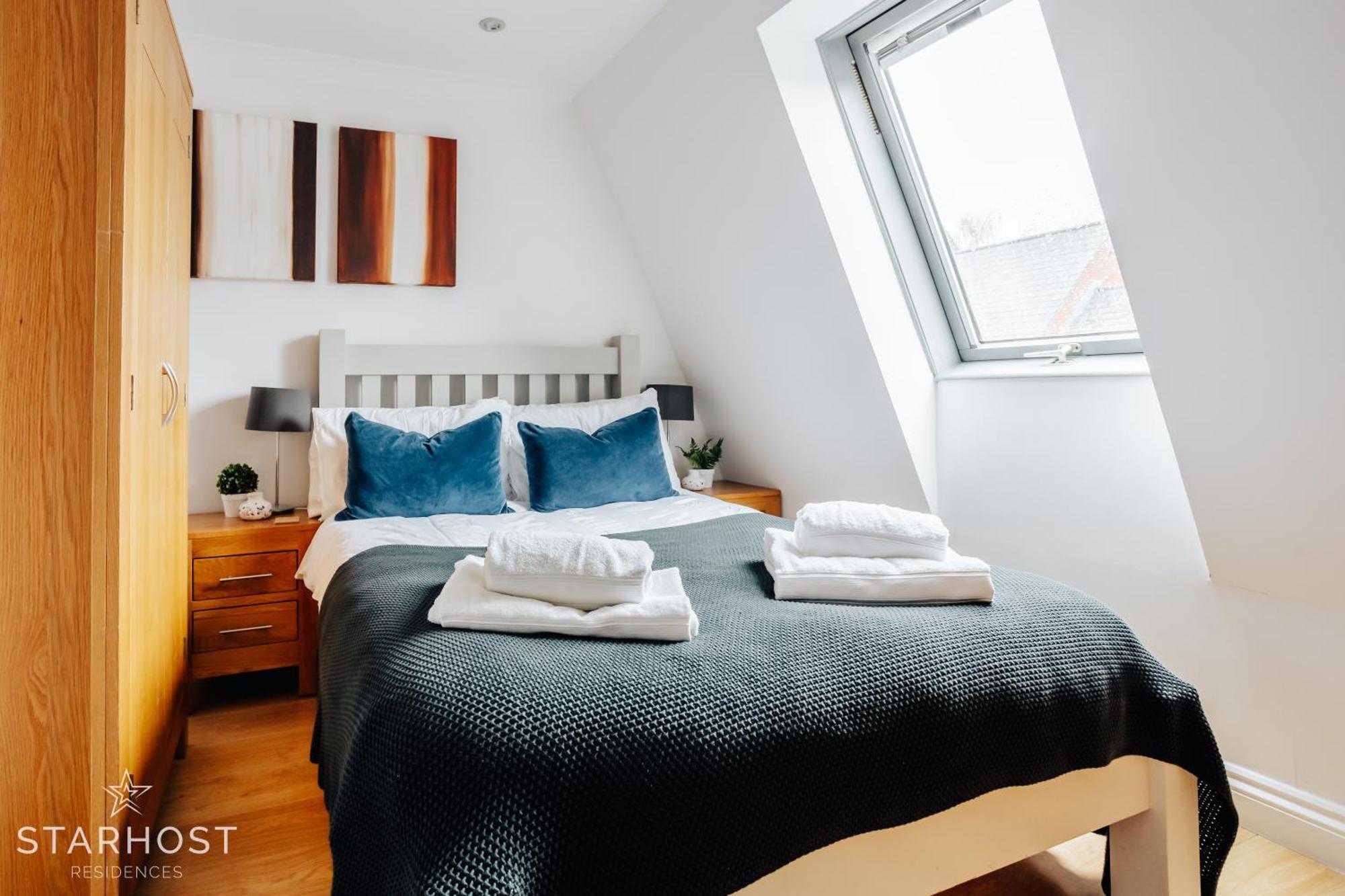 Central 3 Bed Apartment At Regents Court, Newbury Newbury  Bagian luar foto