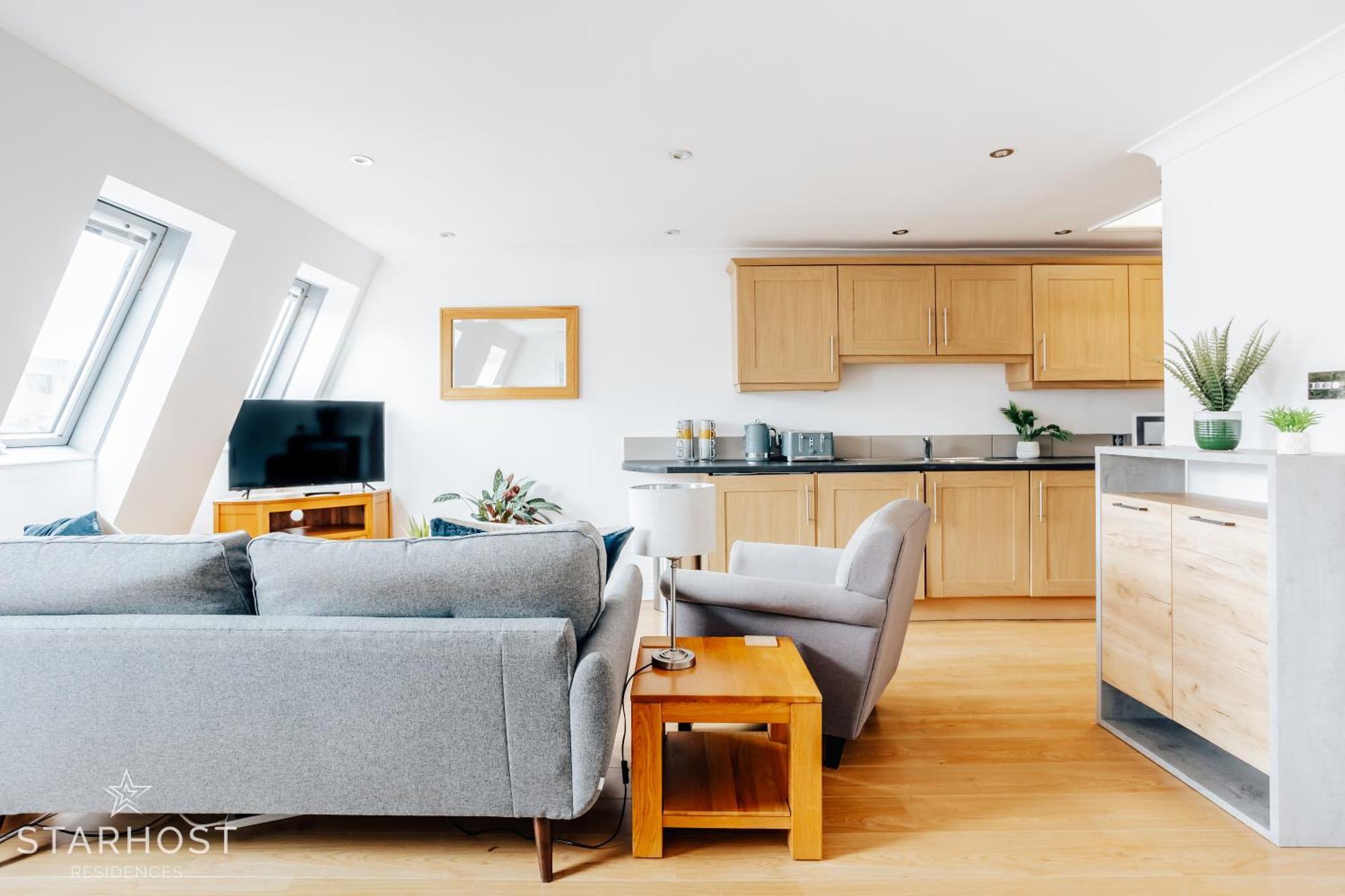 Central 3 Bed Apartment At Regents Court, Newbury Newbury  Bagian luar foto