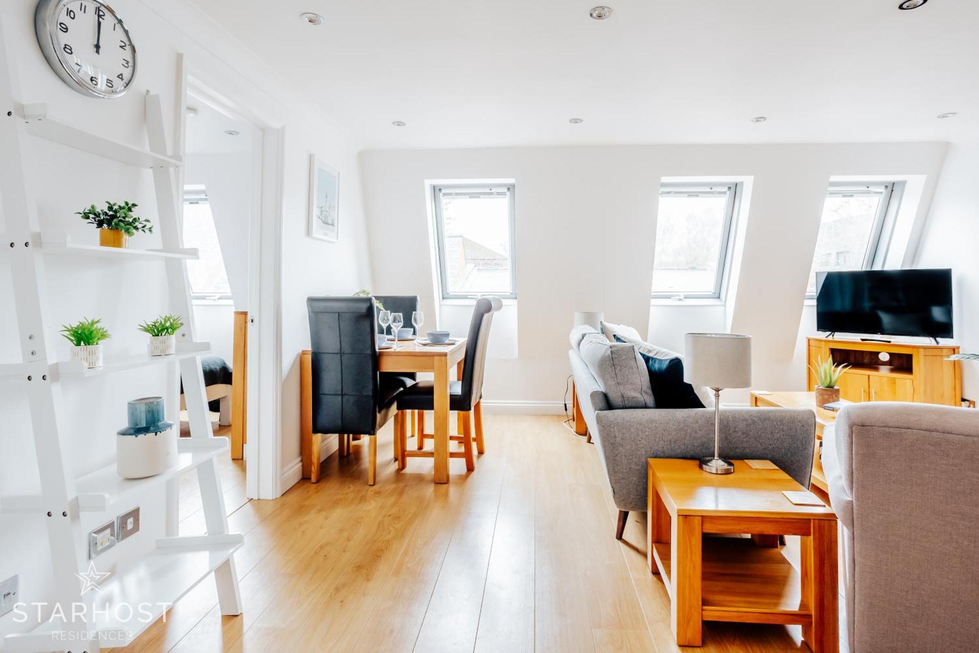 Central 3 Bed Apartment At Regents Court, Newbury Newbury  Bagian luar foto